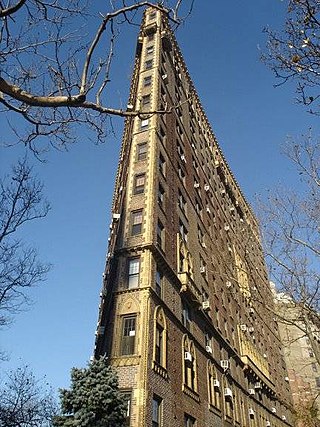 <span class="mw-page-title-main">47 Plaza Street West</span> Residential building in Brooklyn, New York