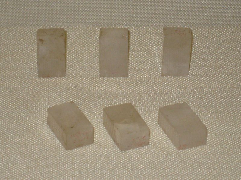 File:6 crystal Liubo game pieces.jpg