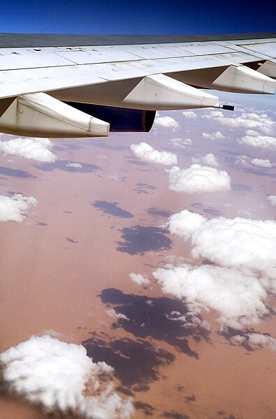 File:A jet wing over the Sahara - 1294.jpg