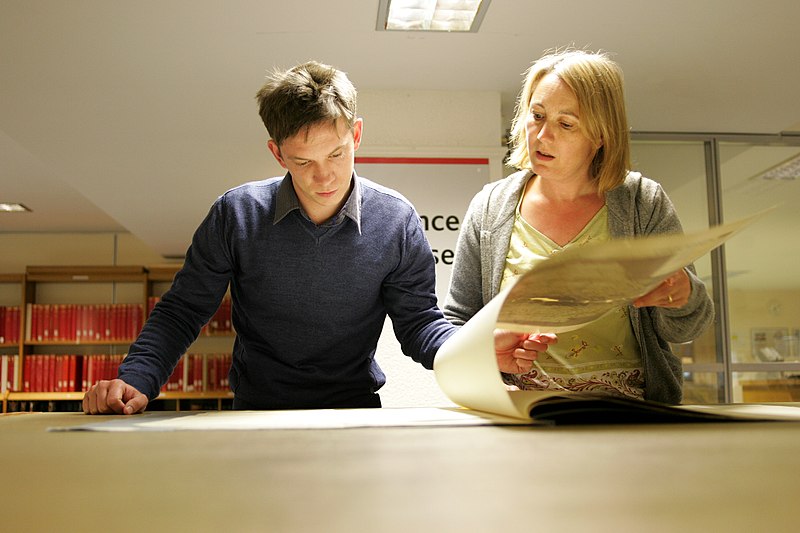 File:A pair of Researchers at The National Archives.jpg