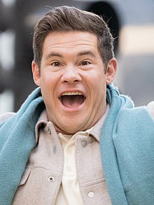 Adam DeVine Macy's Thanksgiving Parade 2022 (cropped).jpg