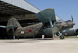 Albanian ilmavoimien Shijiazhuang Y-5.