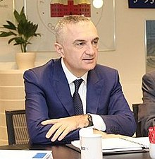 Albana Speaker Ilir Meta kaj Arben Cici (Ambasadoro de Albanio ĝis Danio), en renkontiĝo kun OSCE PA-kunlaborantaro en Kopenhago, 2 aprilo 2014 (altranĉite).jpg