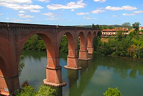 O viaduto ferroviário sobre o Tarn.