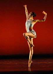 La danseuse Alicia Graf photographiée dans Return (2011)