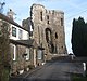 Annäherung an die Burg Llawhaden vom Dorf aus - geograph.org.uk - 1019890.jpg