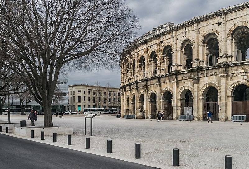 File:Arenes de Nimes (4).jpg