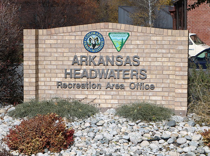 File:Arkansas Headwaters Recreation Area Office sign.JPG