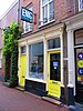 Winkel met bovenwoning