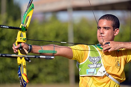 Atleta da Força Aérea Brasileira, da modalidade de tiro com arco, Bernardo Oliveira (28075892132).jpg