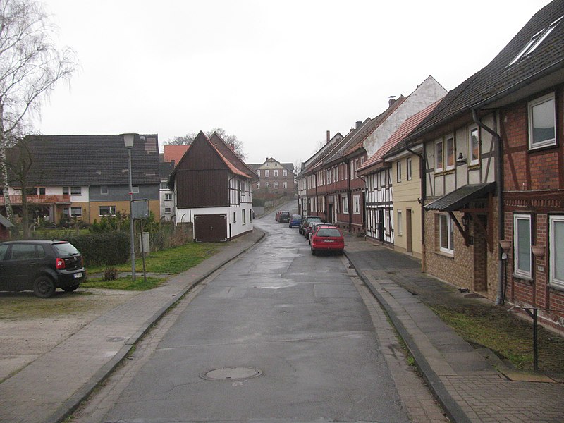 File:August-Düker-Straße, 2, Markoldendorf, Dassel, Landkreis Northeim.jpg