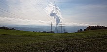 Blick ins Tal vom Eschbacher Wasserschloss aus mit dem Kernkraftwerk Leibstadt (Schweiz) im Hintergrund.