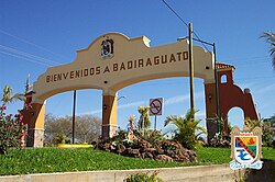 На въезде в город Бадирагуато