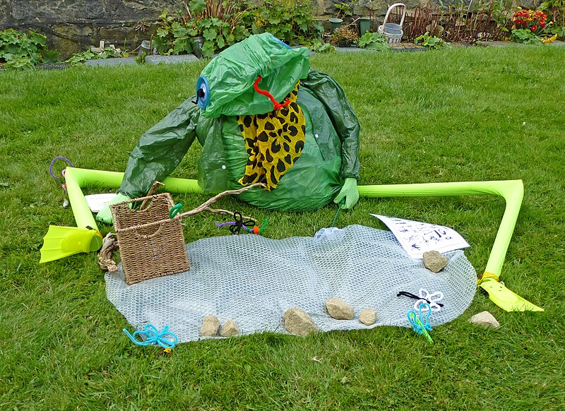 File:Baildon Scarecrow Festival 2013 14.jpg