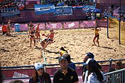 Deutsch: Beachhandball bei den Olympischen Jugendspielen 2018; Tag 3, 10. Oktober 2018; Mädchen, Vorrunde, Gruppe B - Niederlande-Argentinien 2:0 English: Beach handball at the 2018 Summer Youth Olympics at 10 October 2018 – Girls Preliminary Round Group B‎ – Netherlands-Argentina 2:0