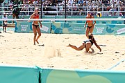 Deutsch: Beachvolleyball bei den Olympischen Jugendspielen 2018; Tag 9, 15. Oktober 2018; Mädchen, Viertelfinale: USA-Spanien 2–1 (21–19/17–21/15–9) English: Beach volleyball at the 2018 Summer Youth Olympics at 15 October 2018 – Girls Quarterfinals: USA-Spain 2–1 (21–19/17–21/15–9)