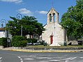 Français : Monument aux morts et église, Les Billaux, Gironde, France