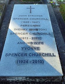 Bladon, Oxfordshire - St Martin's Church - kilise bahçesi, John Peregrine mezarı Yvonne Spencer-Churchill.jpg