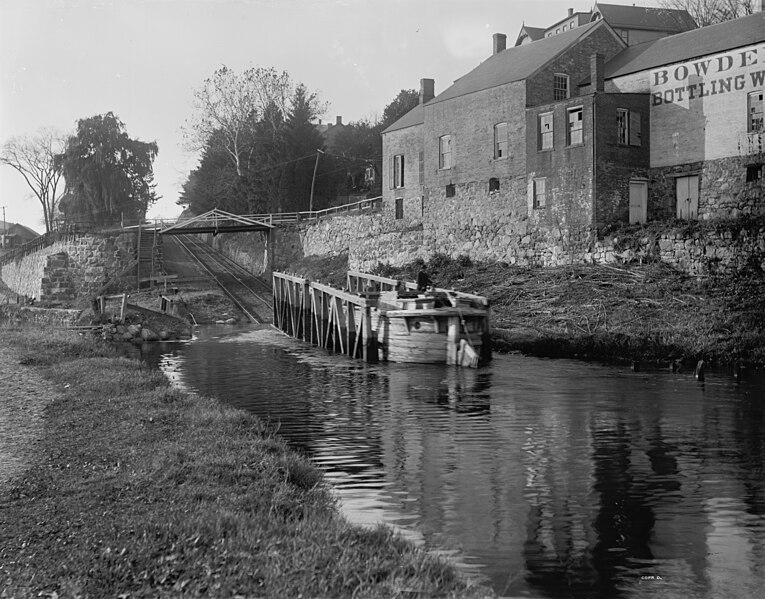 File:Boat ascending plane, Morris and Essex canal, Boonton, N.J.jpg