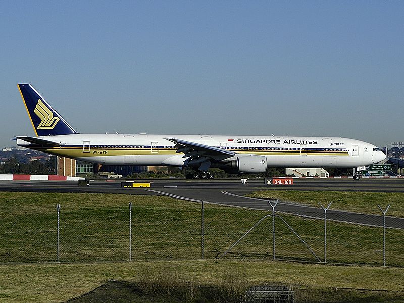 File:Boeing 777-312, Singapore Airlines AN0397939.jpg