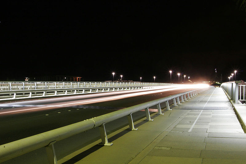 File:Bridge over lake burley griffin by night05.jpg