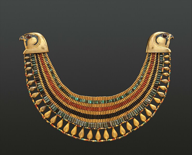 File:Broad collar of Senebtisi MET DP330254.jpg