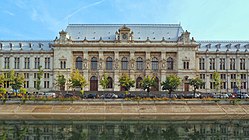 Palace of Justice seen across the Dambovita River in 2016 Bucharest - Palace of Justice (Justizpalast) - no filter (29340923631).jpg