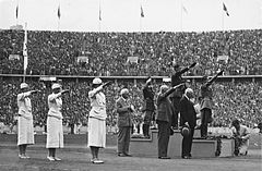 Bundesarchiv Bild 183-G00825, Berlin, Olimpiyat, Siegerehrung Fünfkampf.jpg