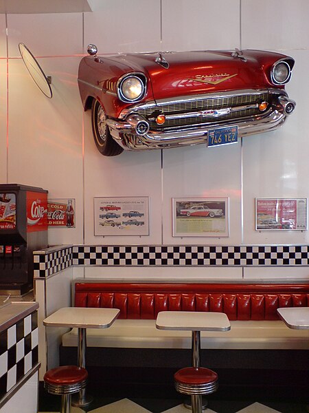 File:Burger King, Pseudo 1950s American Diner.jpg