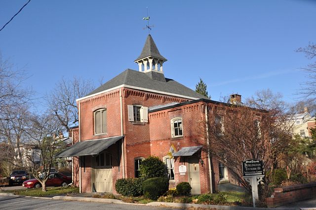 This historic carriage house now houses the local tourism office in Burlington.