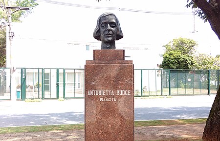 Busto Antonieta Rudge 10