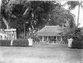 COLLECTIE TROPENMUSEUM Het Anjer Hotel eigenaar C. Schuit voor de vernietiging als gevolg van de uitbarsting van de Krakatau (1883) Anjer West Java TMnr 60009215.jpg