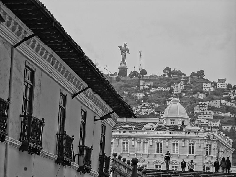 File:Calle Cuenca, Quito (pic.r2).jpg