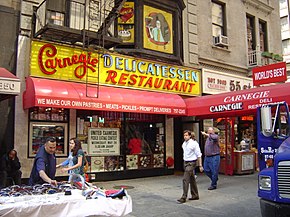 Il Carnegie Deli di Seventh Avenue nel 2006.