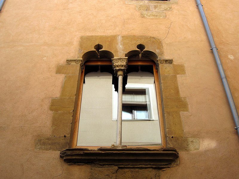 File:Casa Caramany - finestra2.jpg