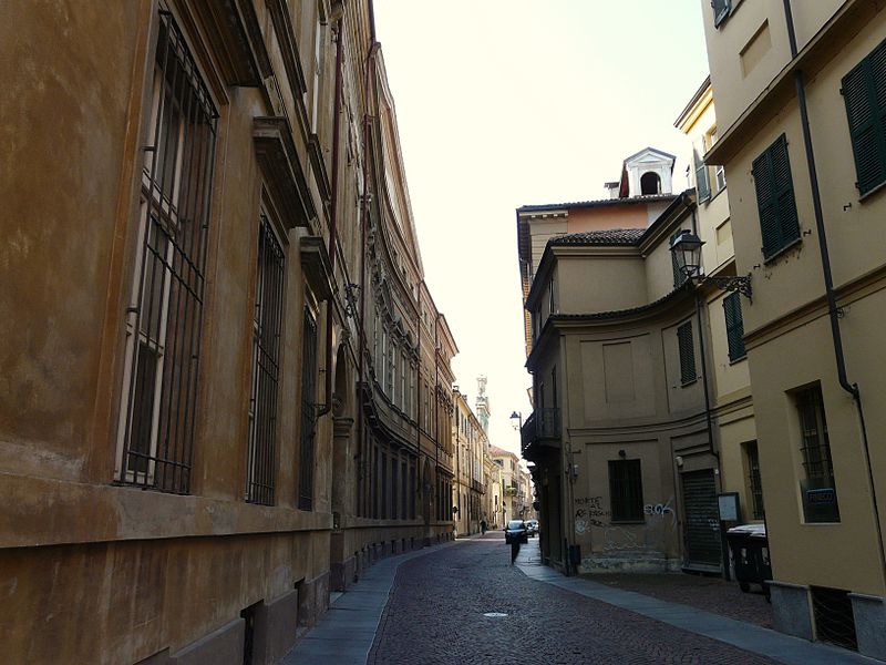 File:Casale Monferrato-palazzi in via Mameli.jpg