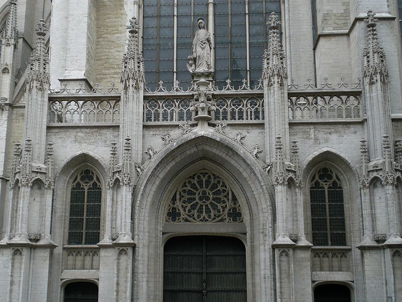 File:Cathedrale saints michel gudule cote proche.jpg