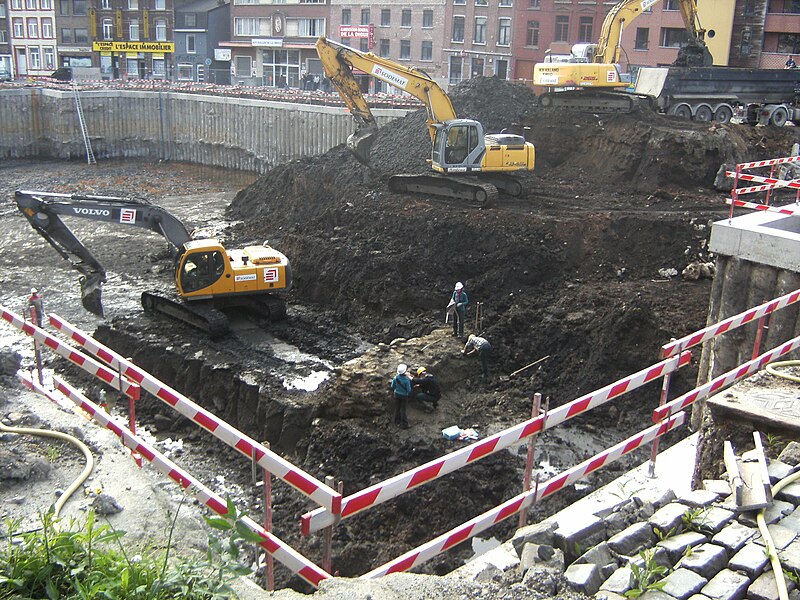 File:Charleroi - place de la digue - forteresse française - porte de Mons (4).jpg