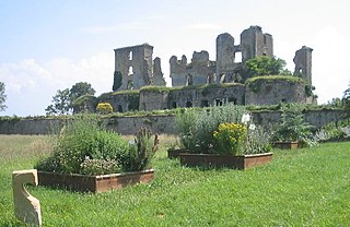 <span class="mw-page-title-main">Château de Lagarde</span> Ruined castle near the village of Lagarde in the French département of Ariège