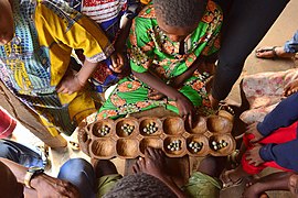 Children_gather_over_a_game_of_Ayo