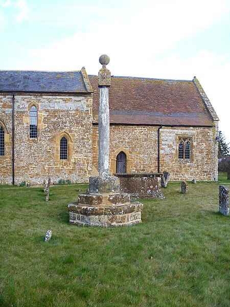 File:Churchyard cross - geograph.org.uk - 2917662.jpg