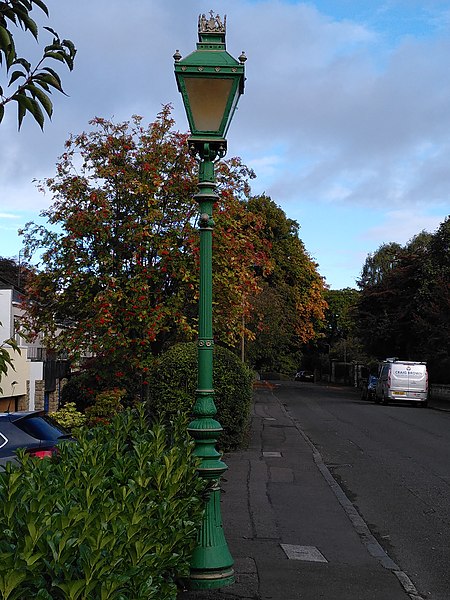 File:City of Edinburgh - Edinburgh, 17 York Road, Provost's Lamp - 20220923102254.jpg