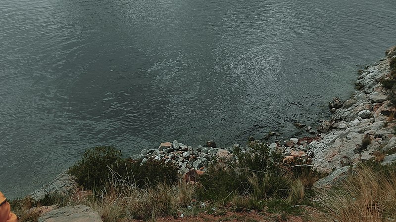 File:Close up lake Titicaca.jpg