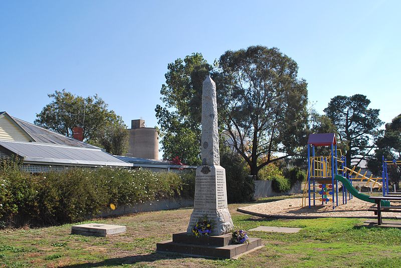 File:Colbinabbin War Memorial.JPG