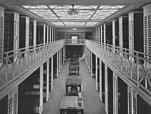 Stacks in a third floor seminar room, 1915 Columbia University Library, New York City. Snead Standard Stack in one of the third floor seminar rooms (fig. 155) LCCN2007682533 (cropped).jpg