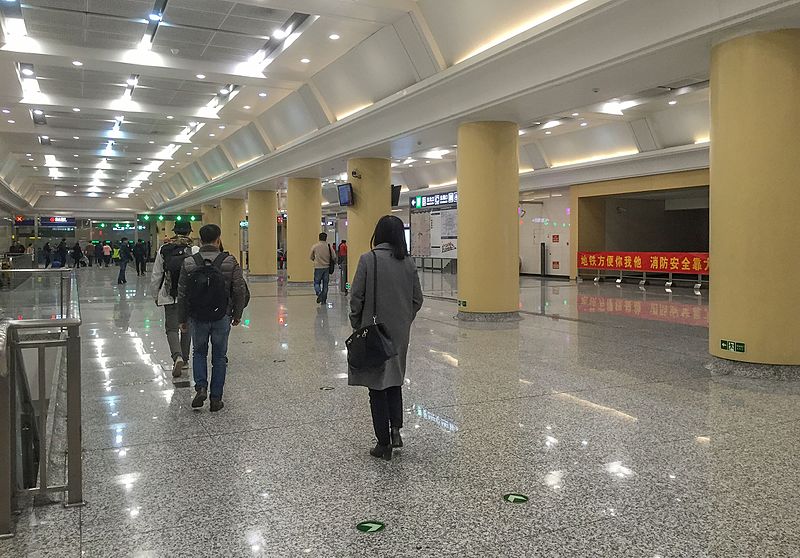 File:Concourse of Qinghuadongluxikou Station (20170314175717).jpg