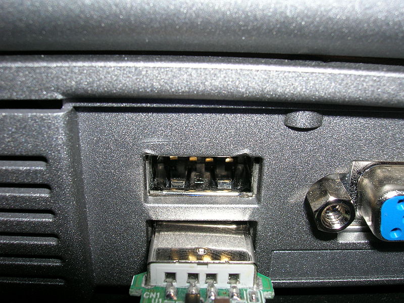 File:Damaged USB in Computer IV.jpg