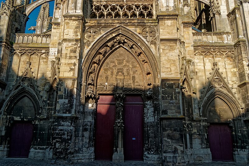 File:Dieppe - Place Saint-Jacques - View East on Église Saint-Jacques I.jpg