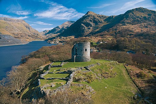 Dolbadarn Castle Cadw.jpg