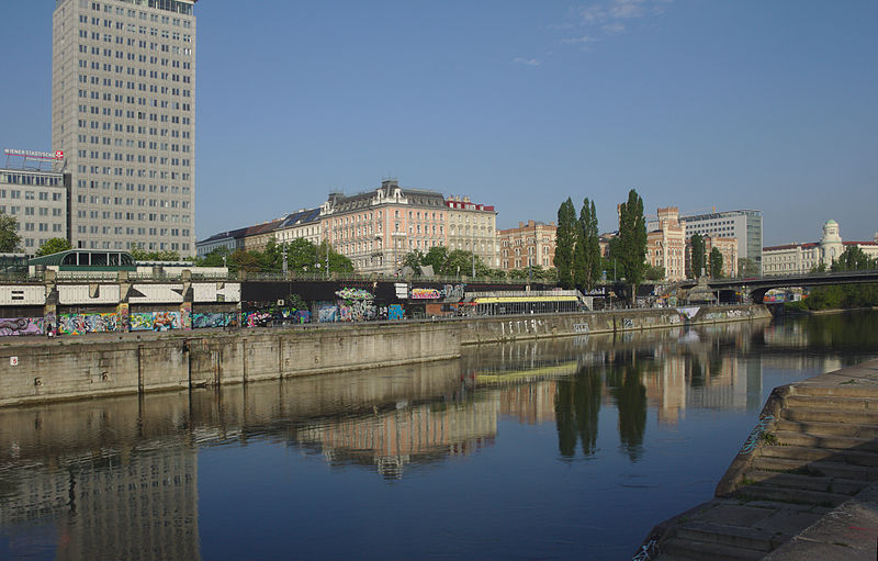 File:Donaukanalregulierung und -verbauung (samt Brücken, Geländer und sonstigem) (129781) IMG 0401.jpg